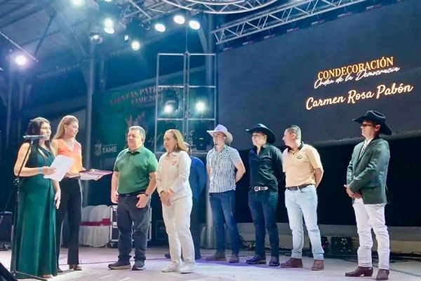 Merecido reconocimiento recibió la directora de noticias de Calor Stereo, Carmen Rosa Pabón del Congreso de la República