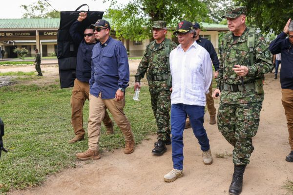 Gobierno nacional hizo presencia en el Cantón Militar de Puerto Jordán, Arauca, atacado hace un mes por el Eln